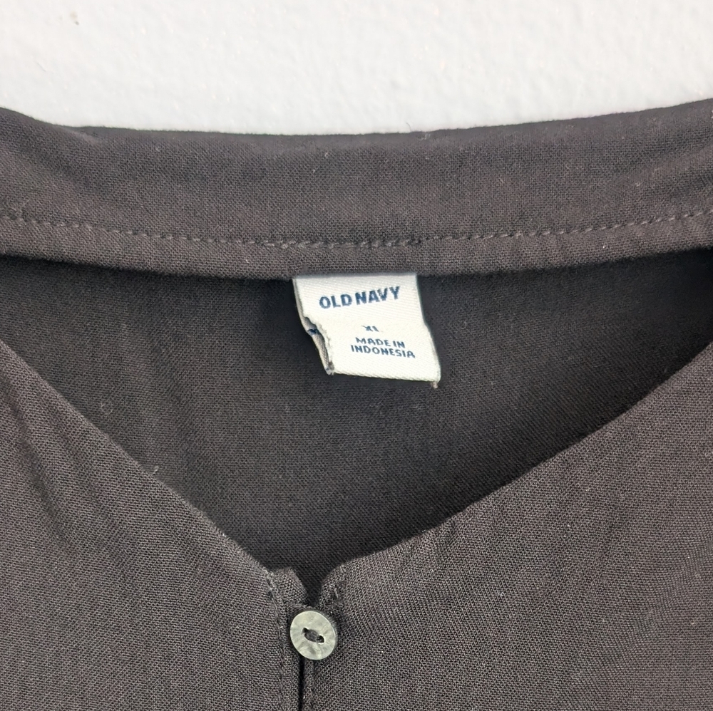 Black Spaghetti Strap Button Front Lightweight Ta… - image 6